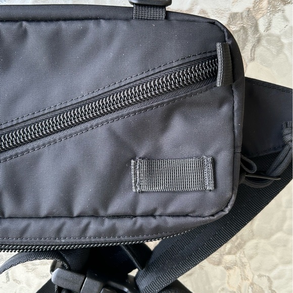 New! TOPO DESIGNS Black on Black Hip Waist Pack - Picture 3 of 11